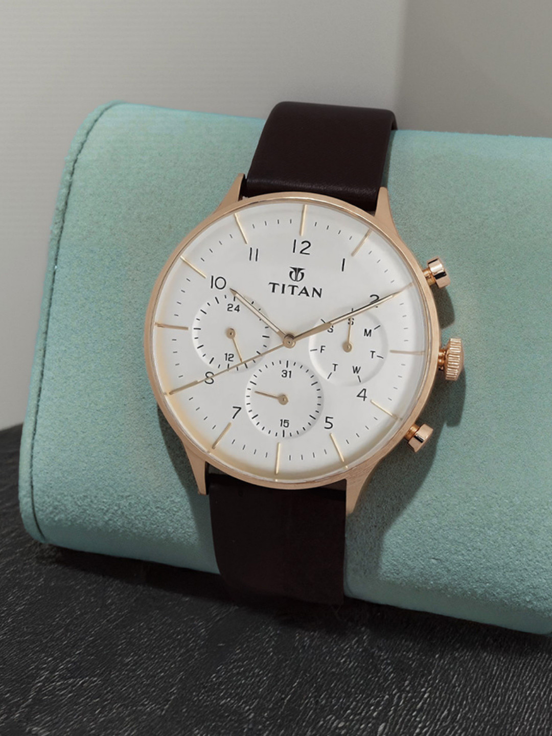 Titan Gents Calssique Men White Analogue watch NL90102WL01