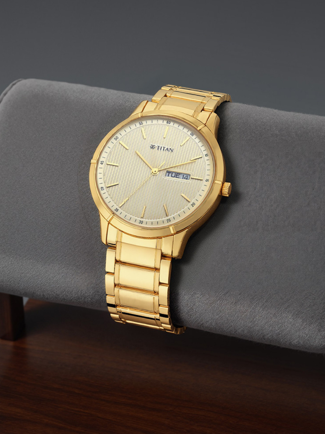 Titan Men Yellow Analogue Watch 1775YM02