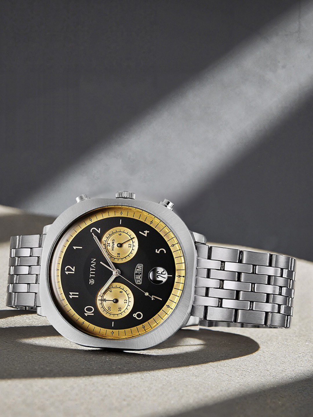 Titan Men Embellished Dial & Bracelet Style Straps Analogue Watch 10022SM02