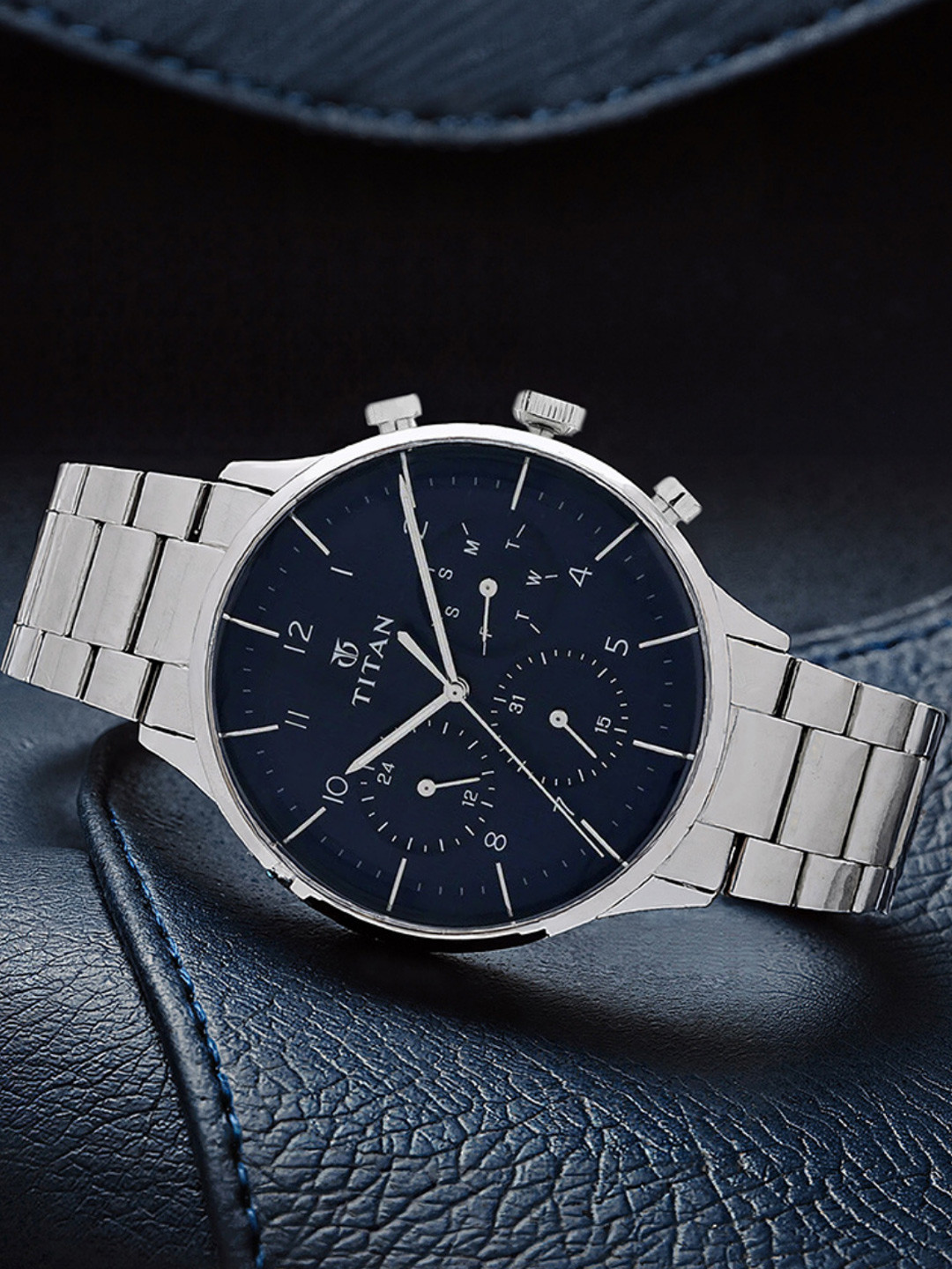Titan Men Bracelet Style Straps Chronograph Analogue Watch NR90102SM01