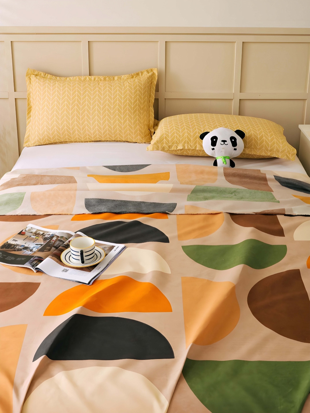 WEAVE AND DECOR Off White & Yellow Printed 300TC Double Queen Bedsheet Set 2.28 m x 2.28 m