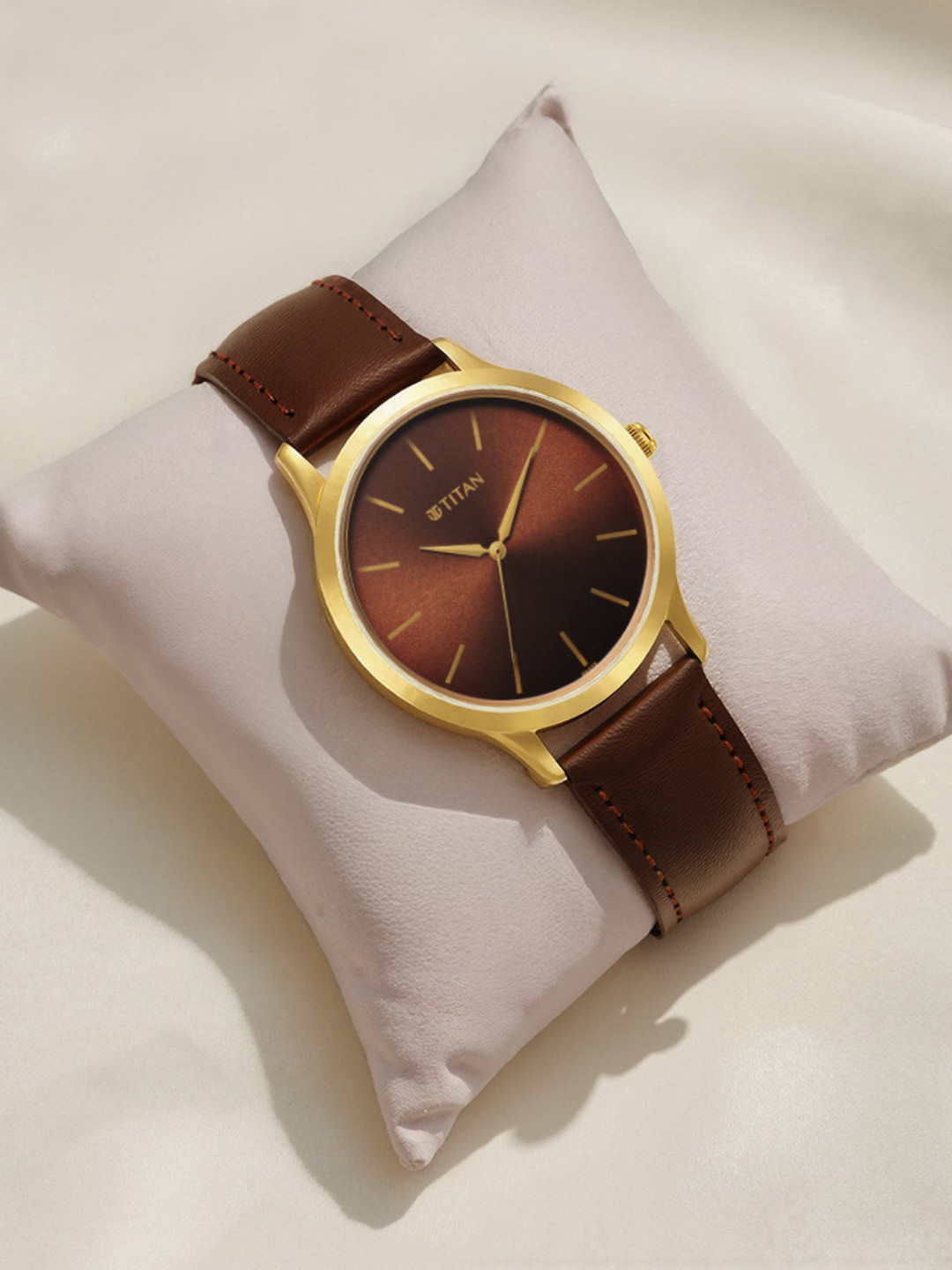 Titan Men Brown Brass Dial & Brown Leather Straps Analogue Watch