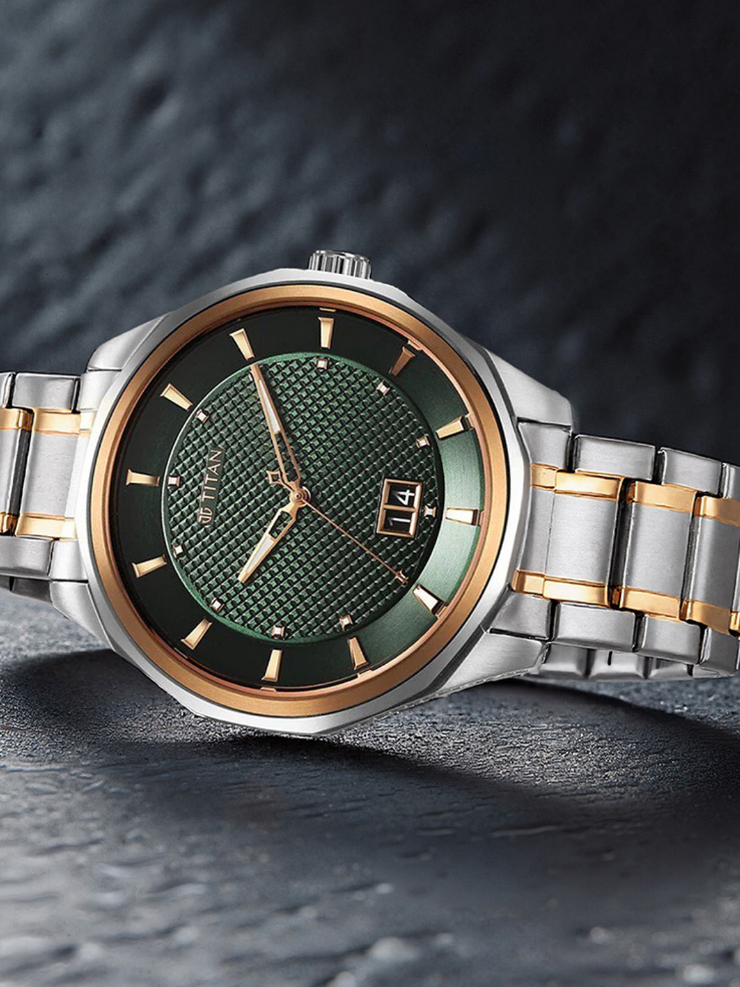 Titan Men Dial & Stainless Steel Bracelet Style Straps Analogue Watch-1829KM06