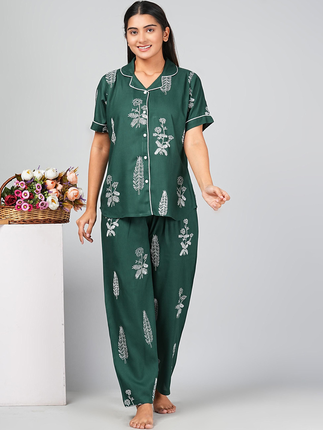 NUNCHII Women Rayon Green Night Suits
