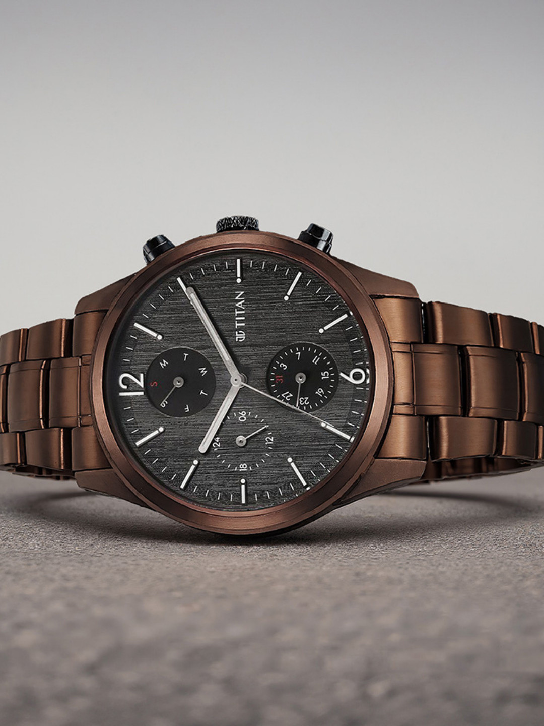 Titan Men Classique Bracelet Style Analogue Watch 1805KM08-Black