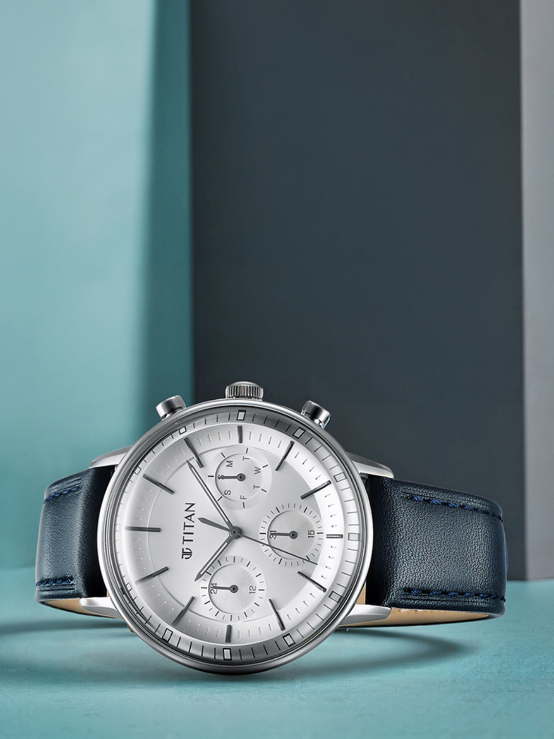 Titan Men Textured Dial & Leather Straps Analogue Multi Function Watch 90171SL01