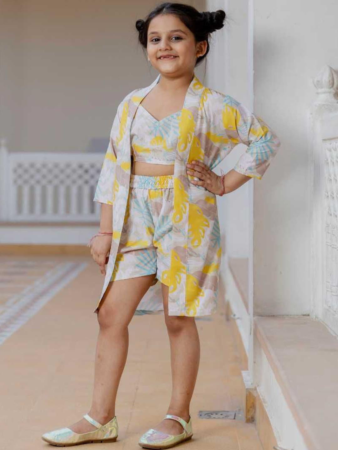 Sangria Girls Sleeveless Pure Cotton Crop Top And Shorts With Shrug