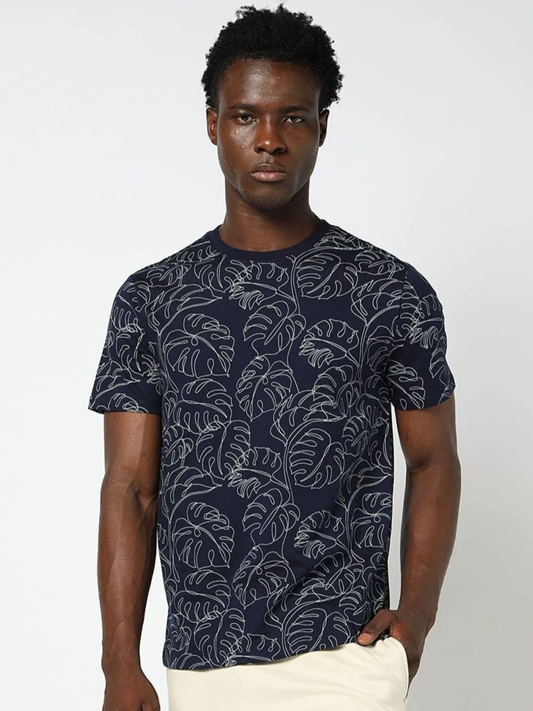 GAP Men All-Over Leaf Printed Slim Fit Cotton Round Neck T-Shirt