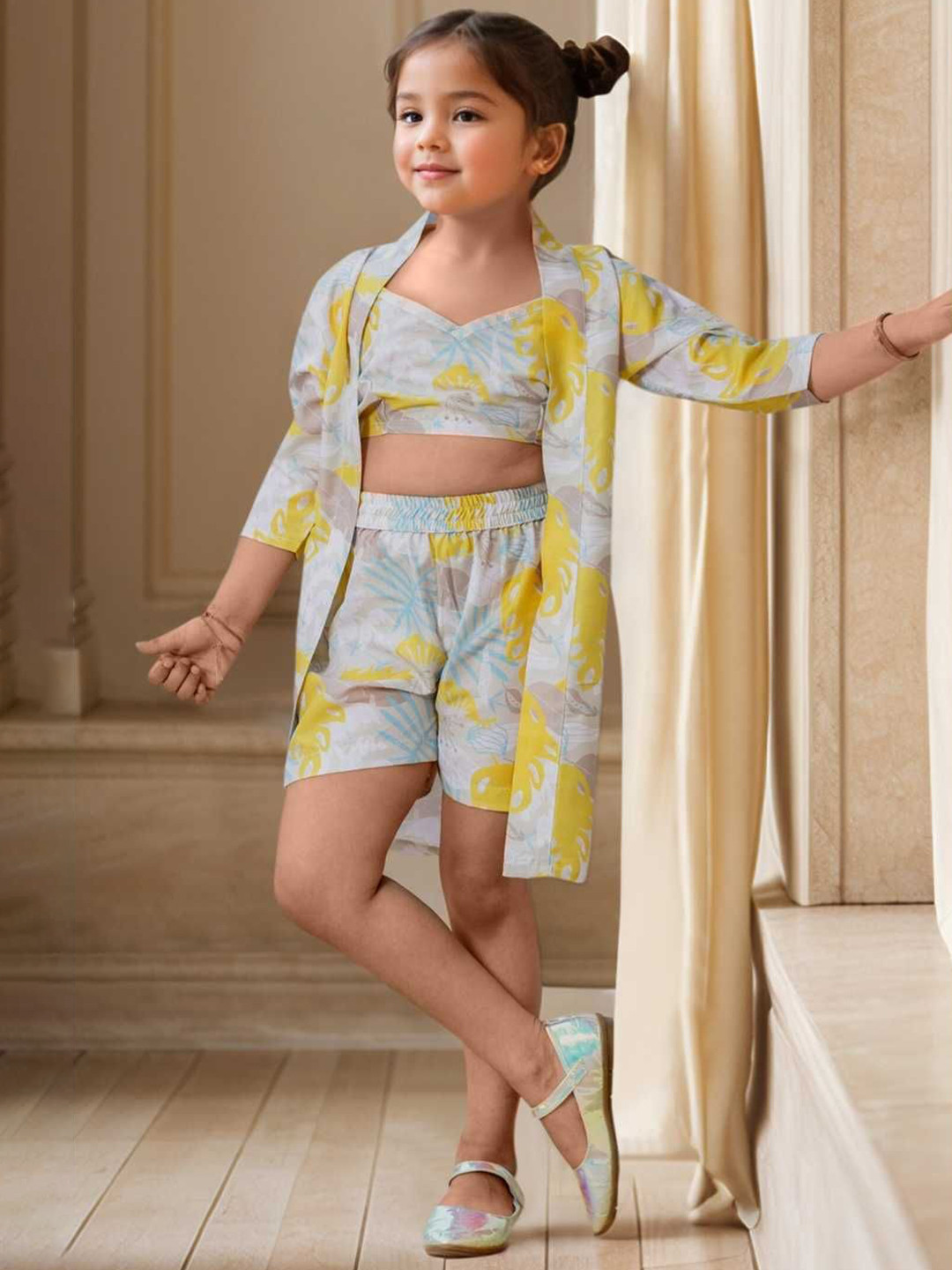 Sangria Girls Printed Pure Cotton Crop Top And Shorts With Shrug