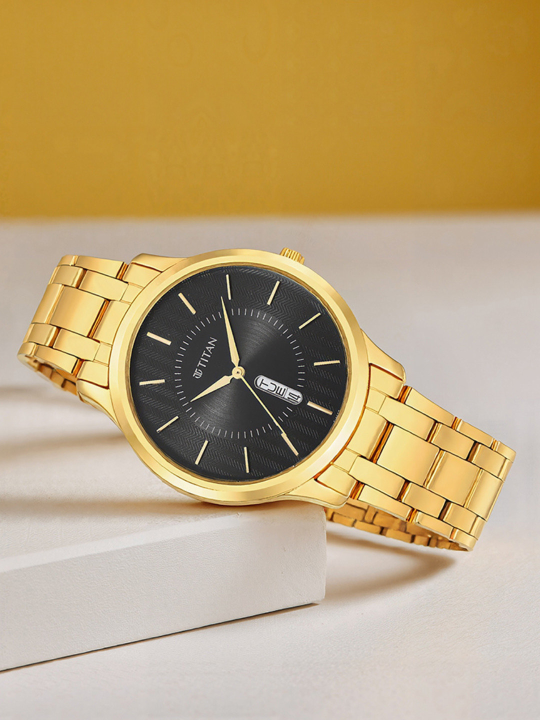 Titan Men Black Dial & Gold Toned Stainless Steel Bracelet Style Straps Analogue Watch 1825YM02