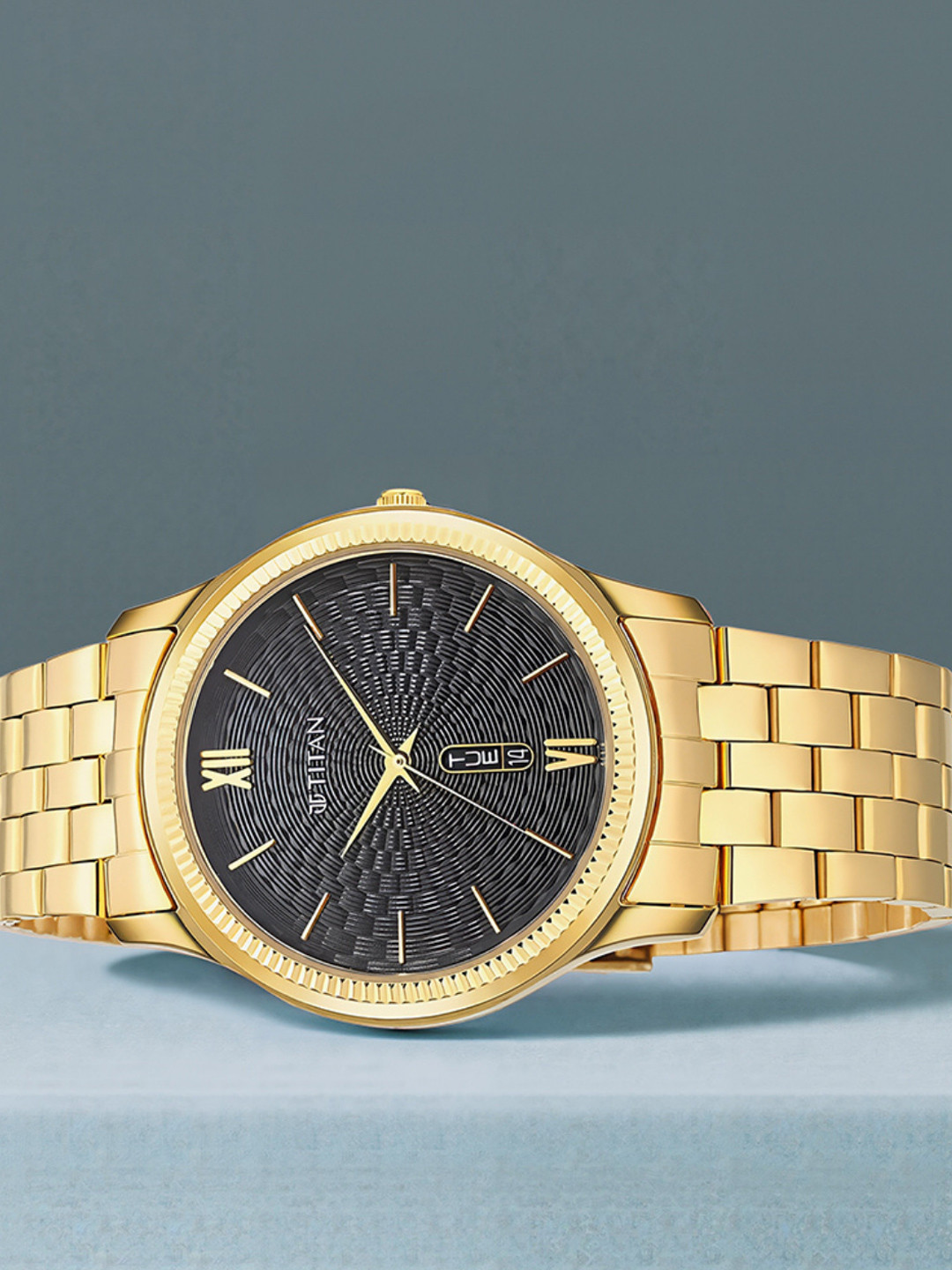 Titan Men Black & Gold-Toned Analogue Watch 1824YM01