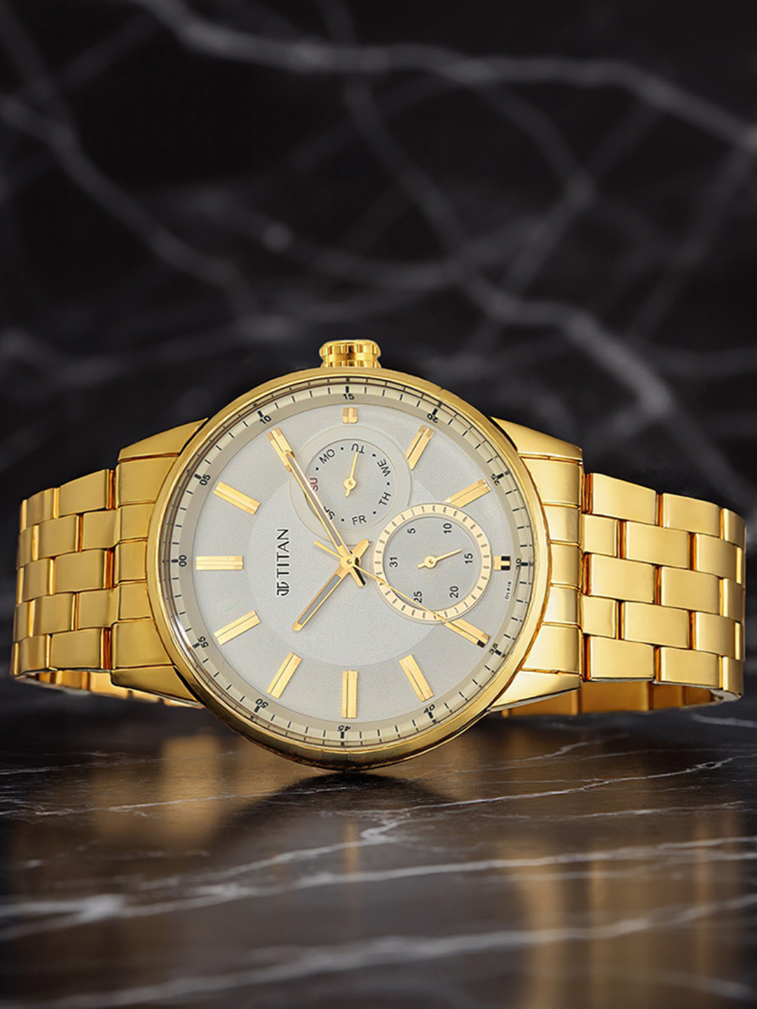 Titan Men Grey Dial & Gold Toned Bracelet Style Straps Analogue Watch 9441YM02