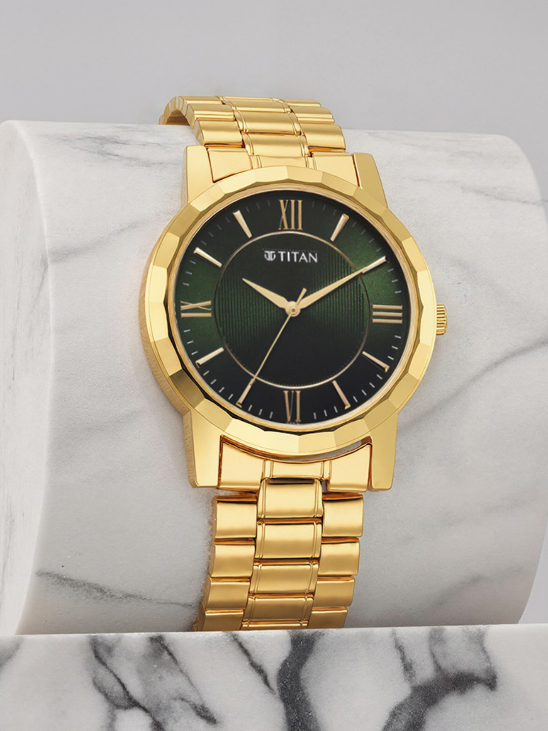 Titan Men Karishma Bracelet Style Analogue Watch 1644YM05-Green