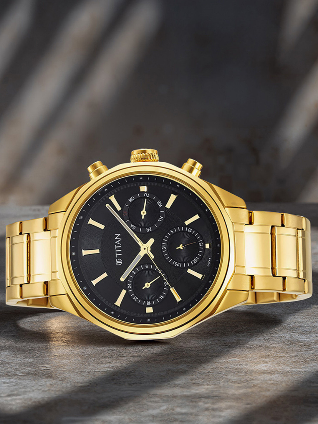 Titan Men Black Patterned Dial & Gold Toned Straps Analogue Watch 1829YM01