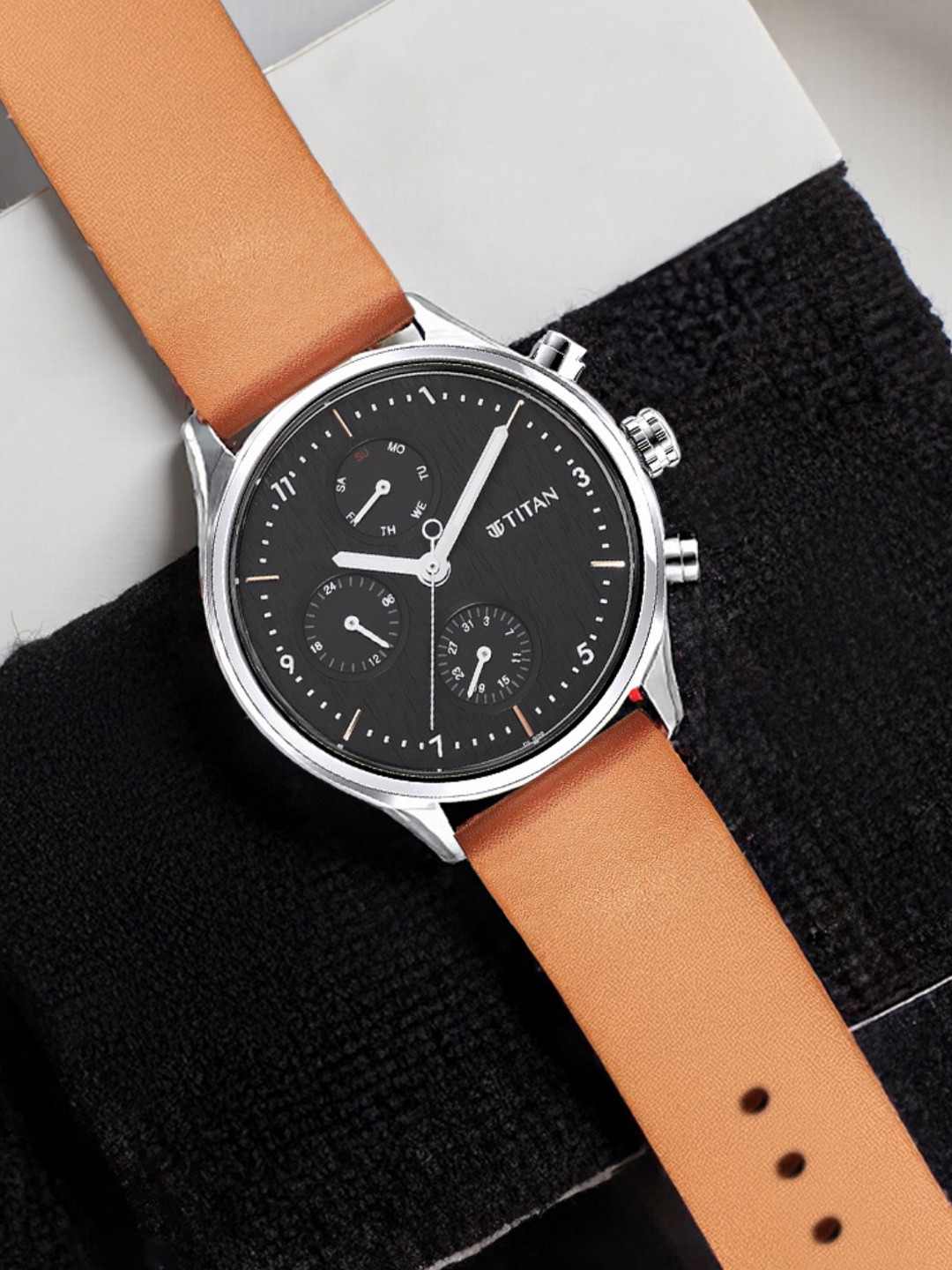 Titan Men Silver-Toned Brass Printed Dial & Leather Straps Analogue Watch 1803SL02