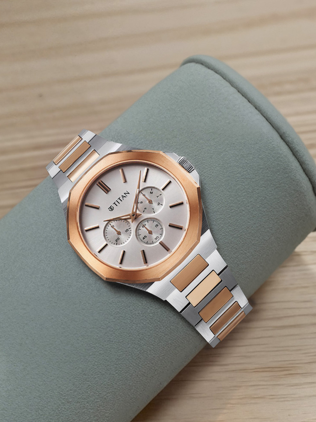 Titan Men Bracelet Style Straps Analogue Watch 90198KM01-Silver