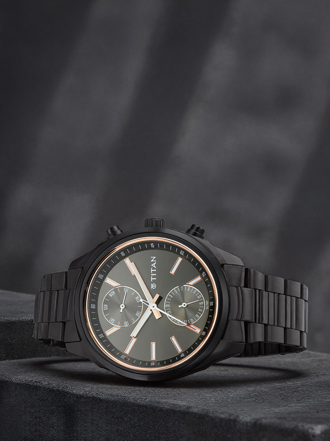 Titan Men Black Analogue Watch NM1733NM01