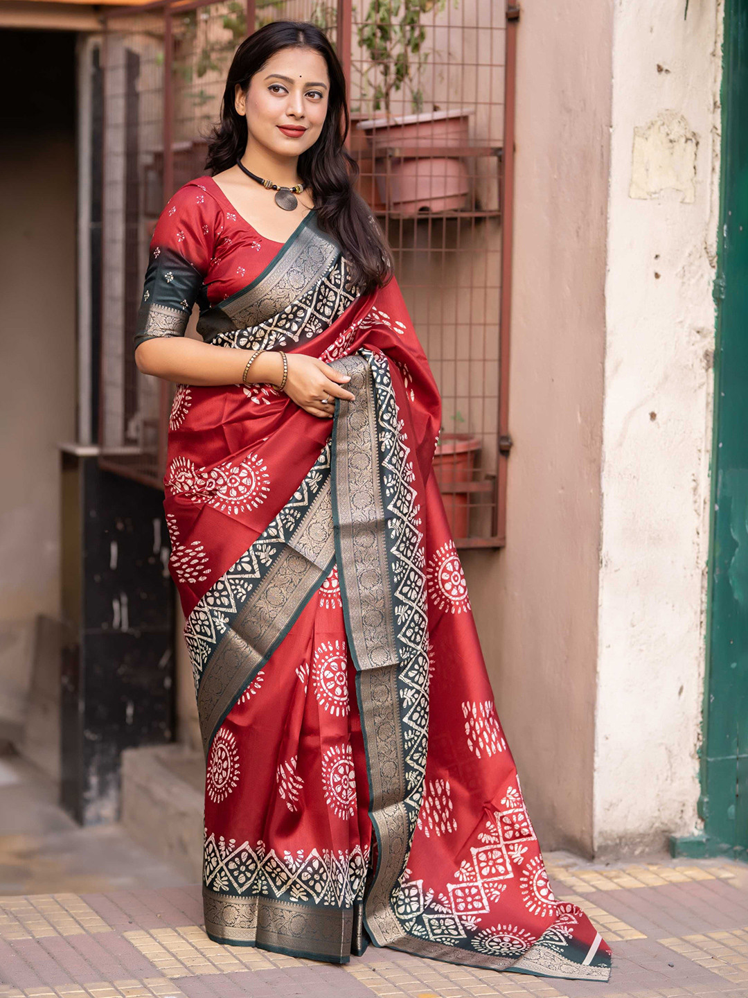 KALINI Batik Printed Saree With Woven Design Border