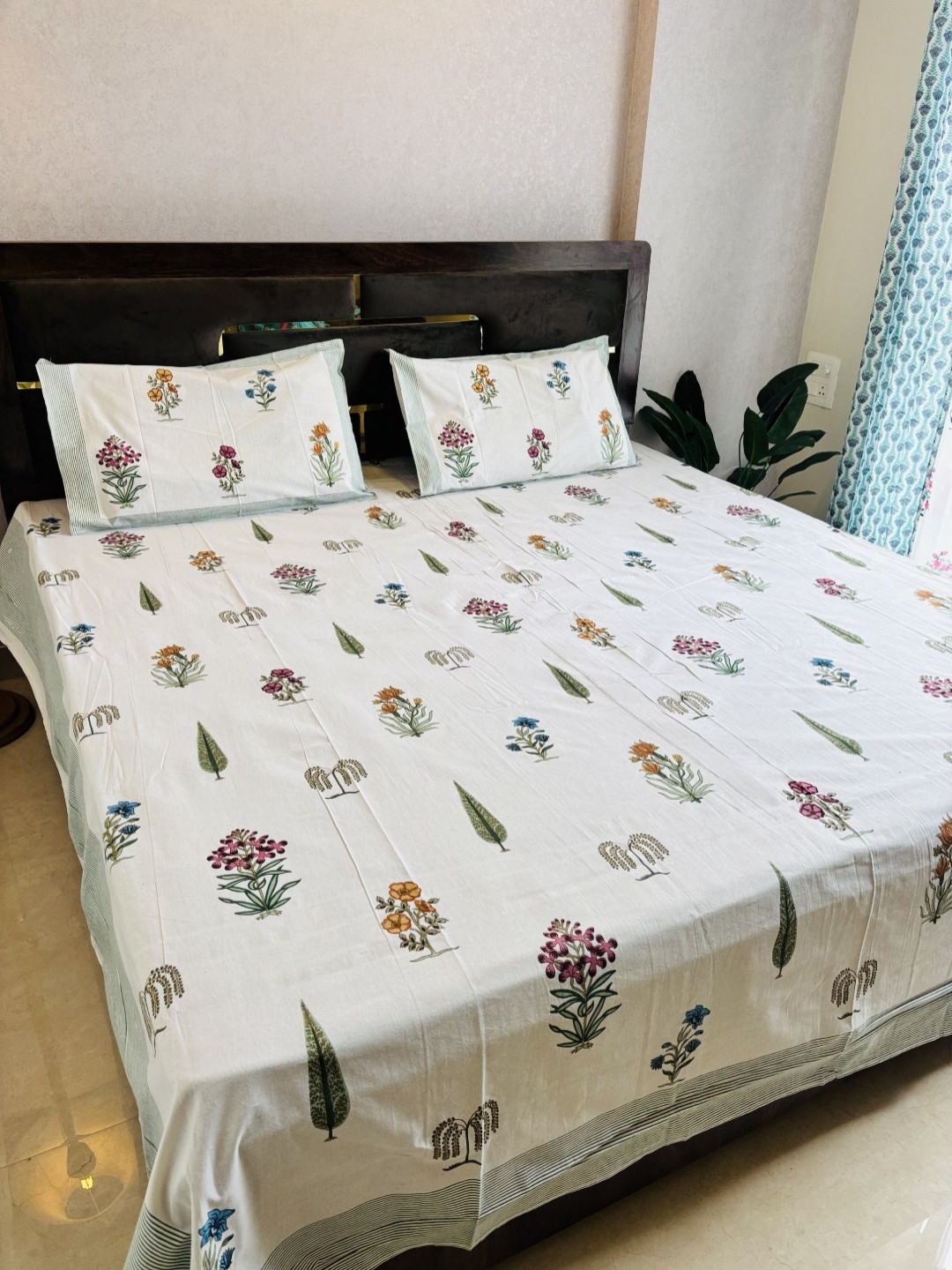 Hawamahal Rajputana White Printed Cotton 200 TC Super King Bedsheet Set 2.75 m x 2.75 m