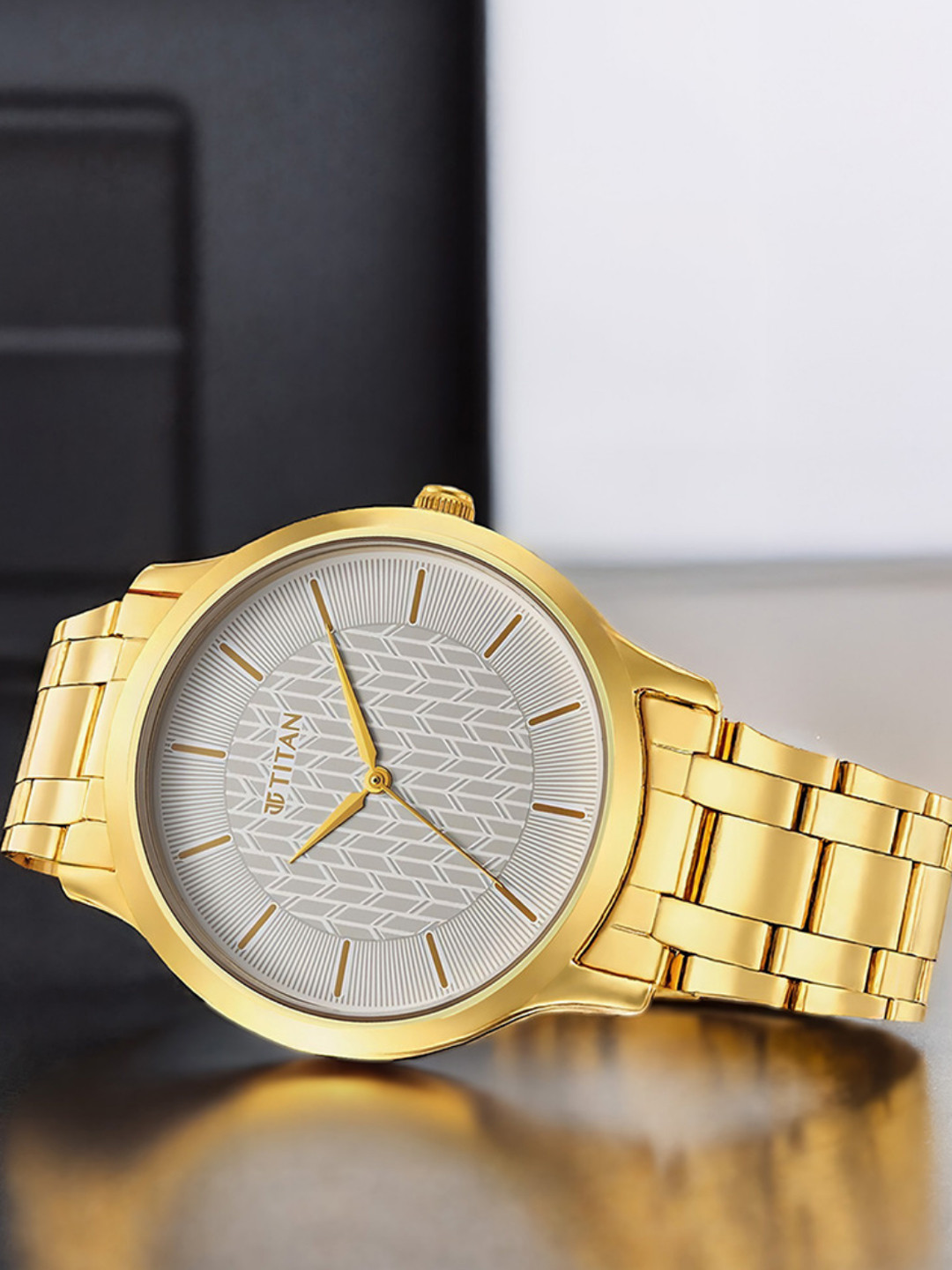 Titan Men White Dial & Yellow Stainless Steel Bracelet Style  Analogue Watch 1825YM06