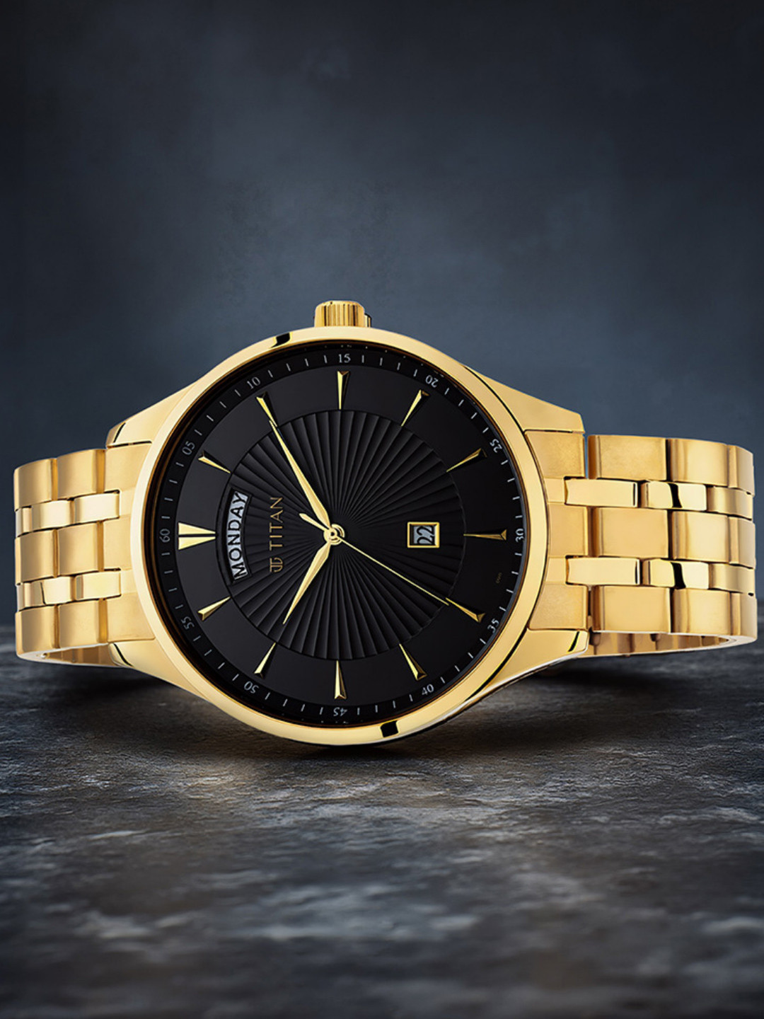 Titan Men Black & Gold-Toned Analogue Watch