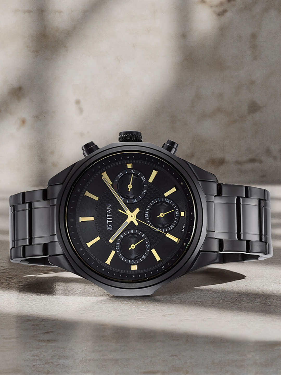 Titan Men Black Dial & Bracelet Style Strap Analogue Watch 1829NM02