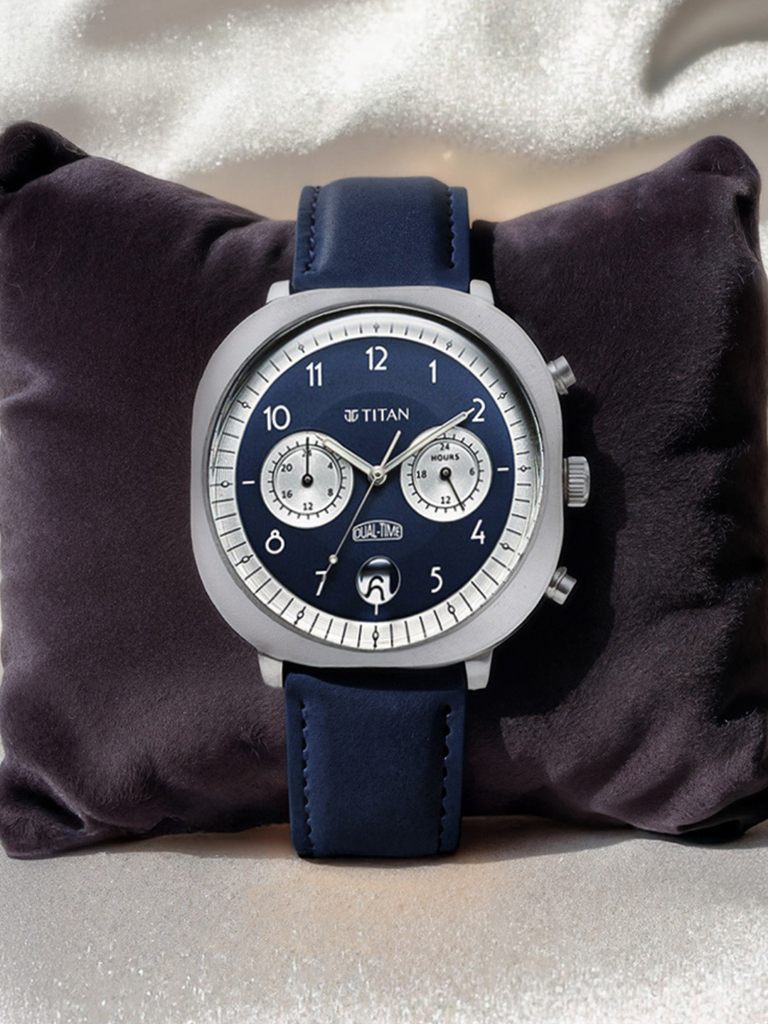 Titan Men Dial & Leather Straps Analogue Watch 10022SL01