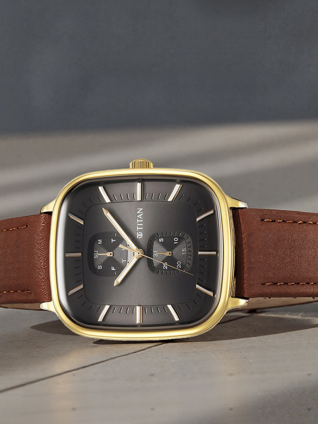 Titan Men Analogue Watch 90178YL01