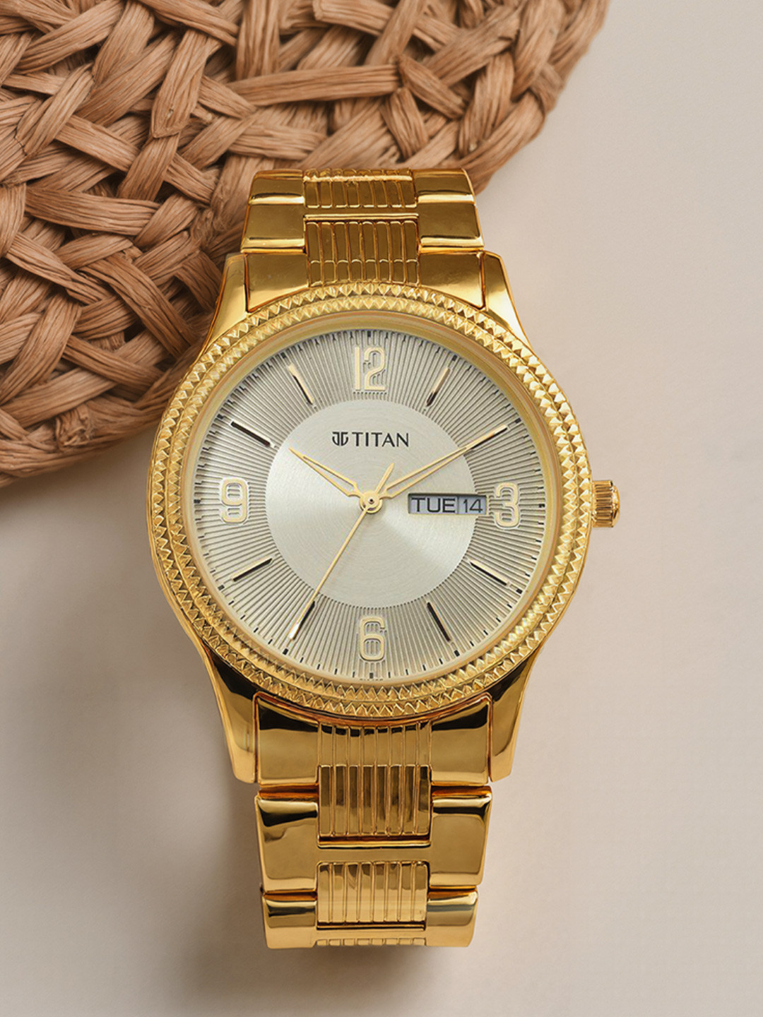 Titan Men Yellow Dial & Gold Toned Stainless Steel Bracelet Style Straps Analogue Watch 1650YM09