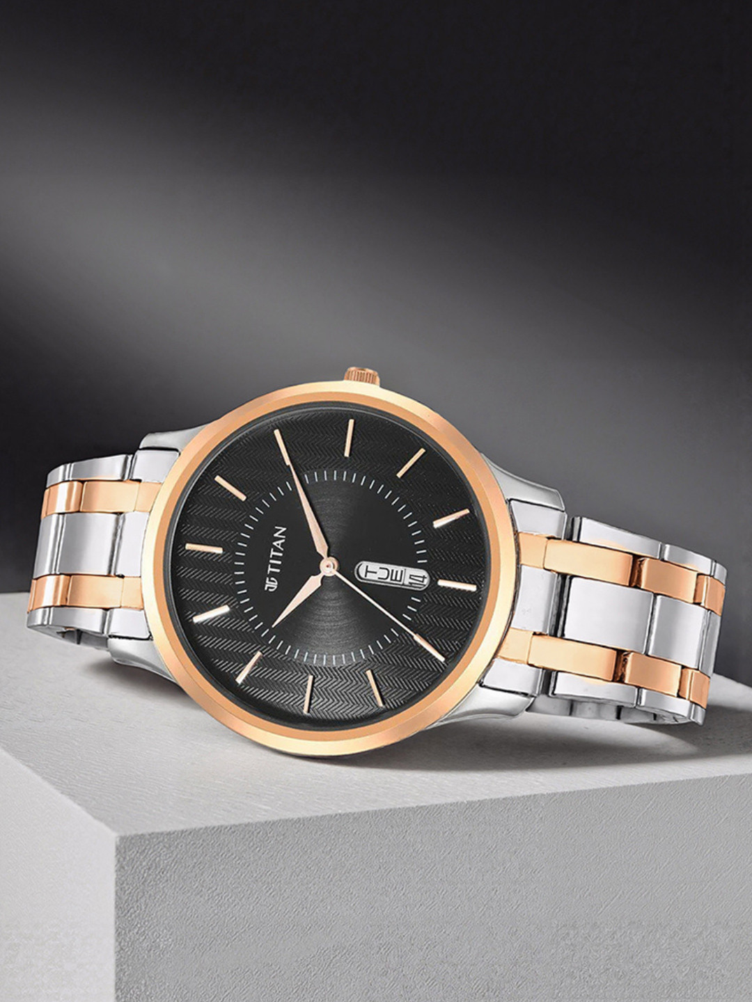 Titan Men Black Dial & Multicoloured Stainless Steel Bracelet Style Straps Analogue Watch 1825KM02