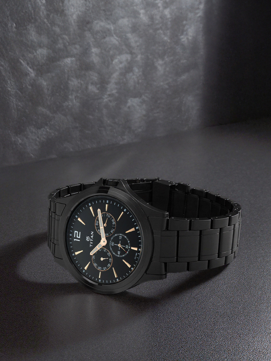Titan Men Black Analogue Watch
