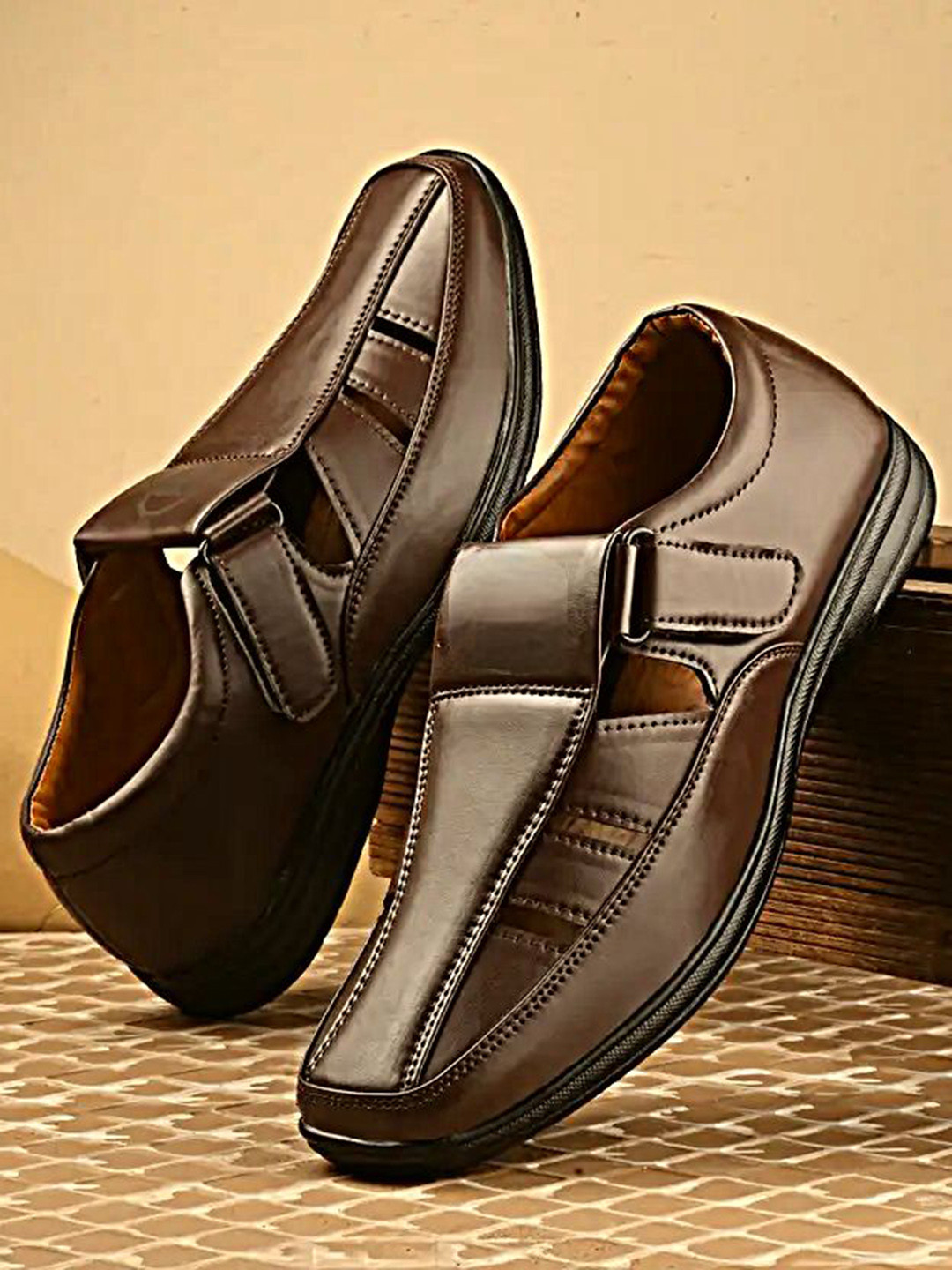 Woakers Men Shoe-Style Sandals