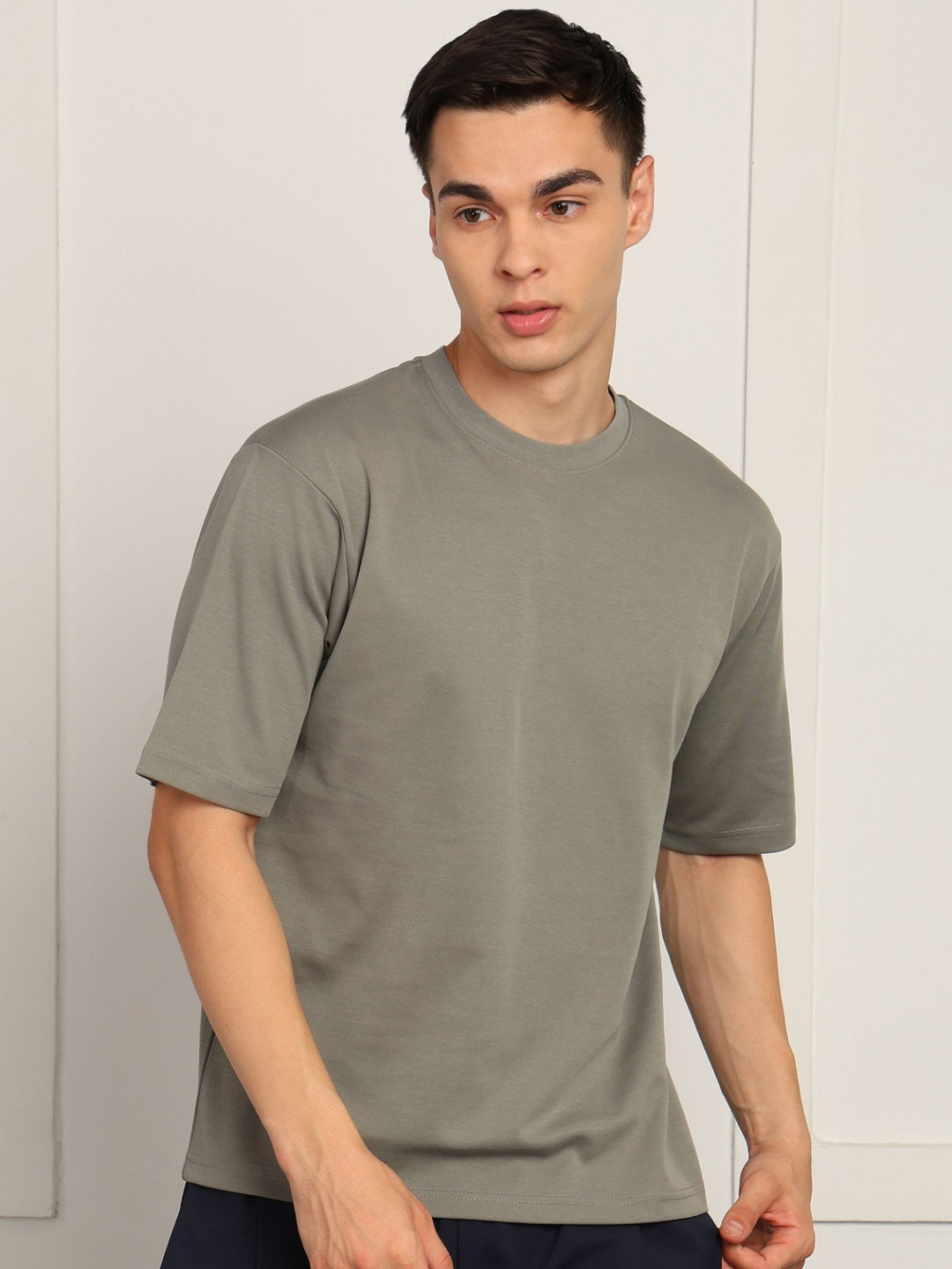 Alan Jones Round Neck Drop-Shoulder Sleeves Oversized Cotton T-shirt
