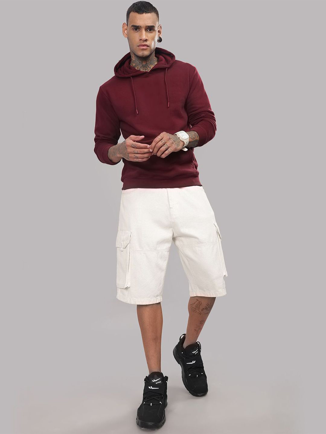 The Roadster Lifestyle CoMen Solid Hooded Regular Pullover Sweatshirts