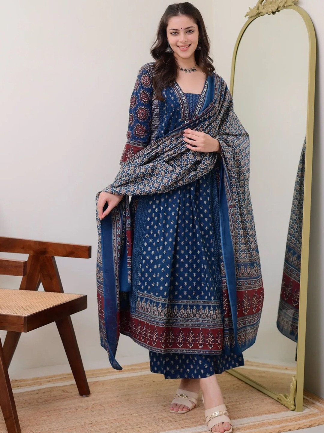 KLOSIA Women Floral Printed Anarkali Kurta with Palazzos & Dupatta