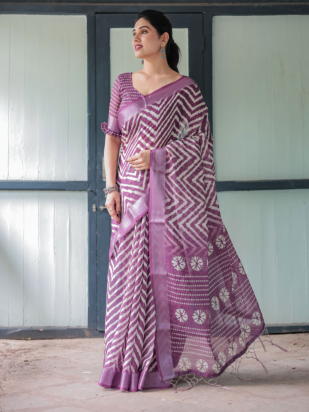 bansari textiles Zari Linen Blend Block Print Saree