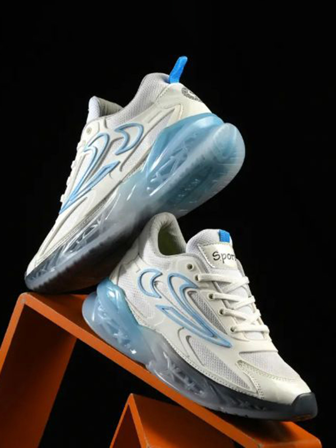 Woakers Men Lace-Up Round Toe Sneakers