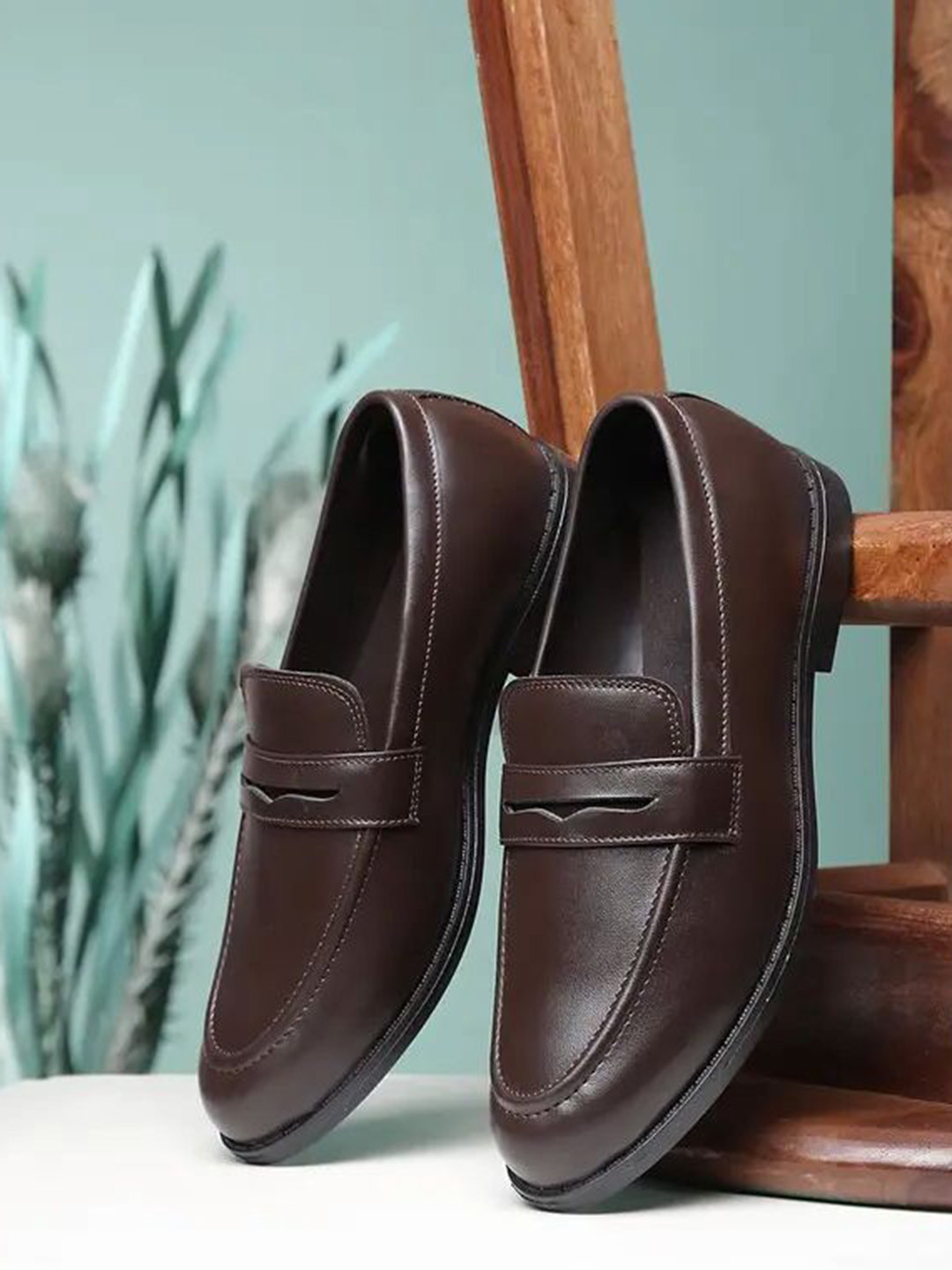 Woakers Men Textured Slip-On Sneakers