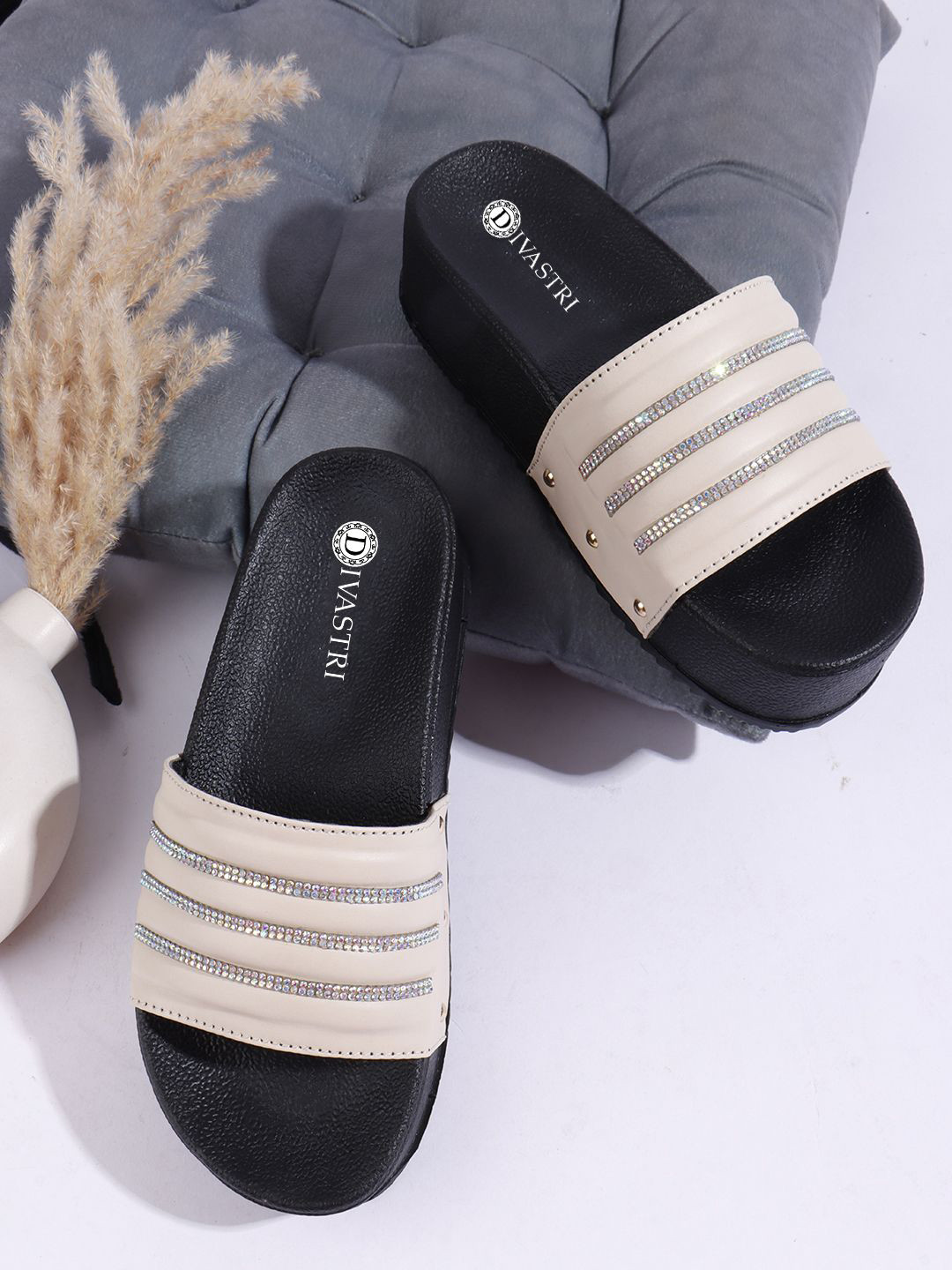 DIVASTRI Women Embellished Comfortable Flatform Heel Sandals