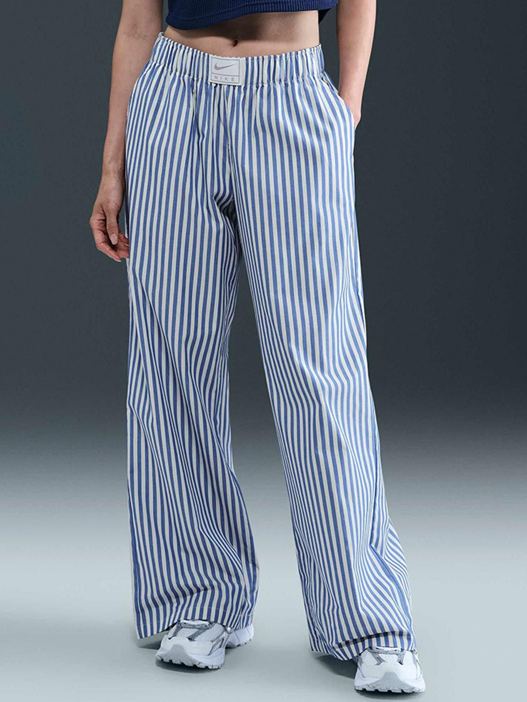 Nike Sportswear Chill Poplin Women's Mid-Rise Loose Striped Trousers