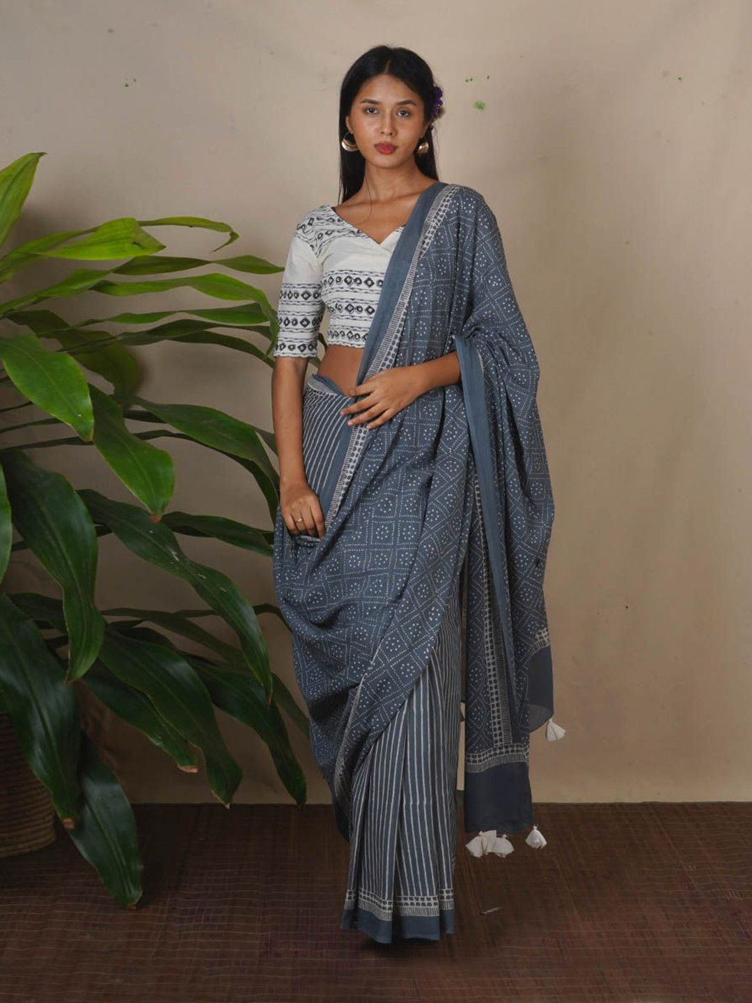 Chidiyaa BMS Strom Kiss Grey Printed Saree