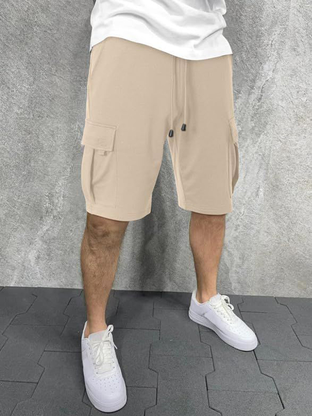 Q-rious Men Regular Fit High-Rise Cargo Shorts