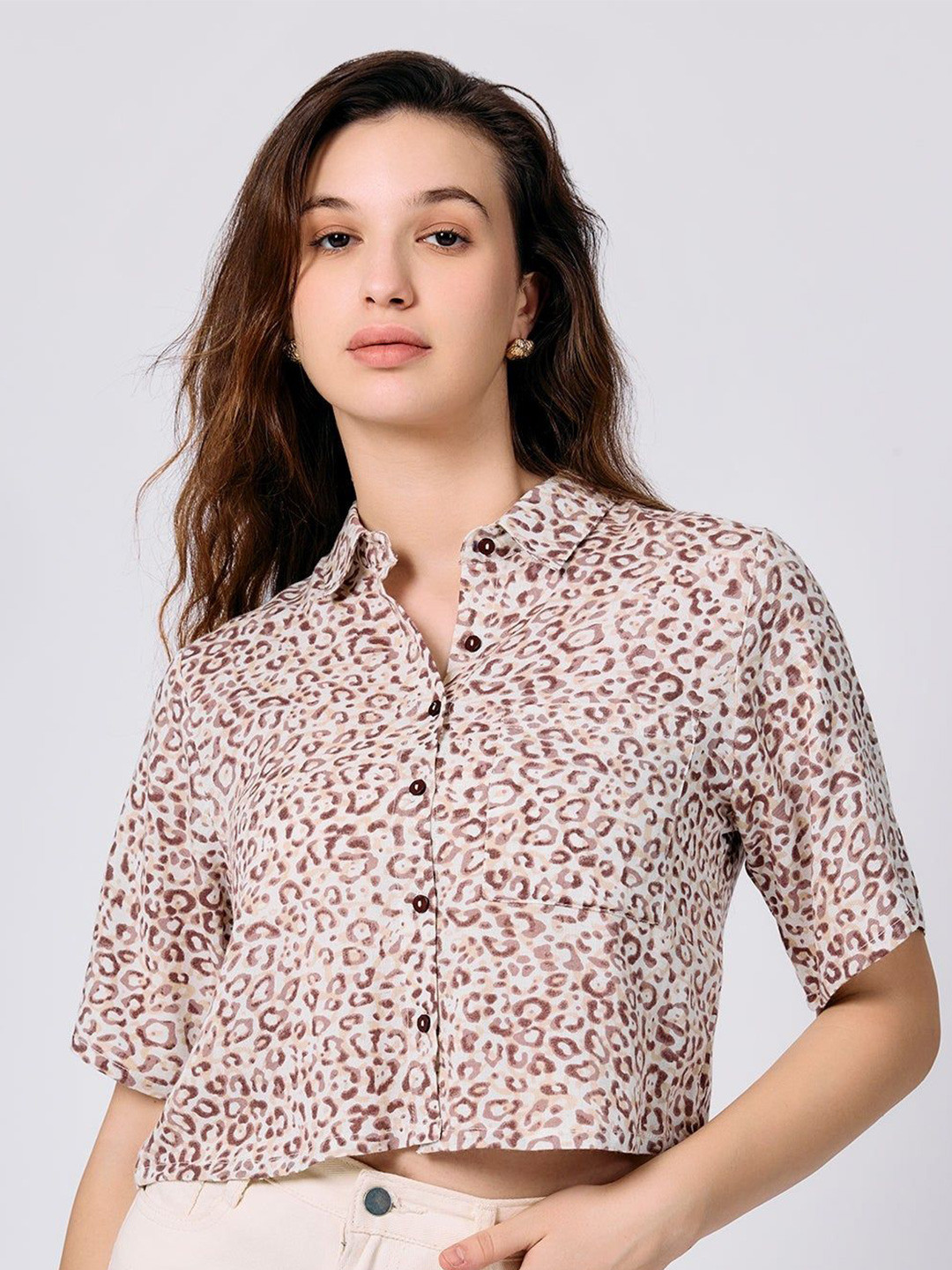 Outzidr Boxy Spread Collar Animal Printed Crop Shirt