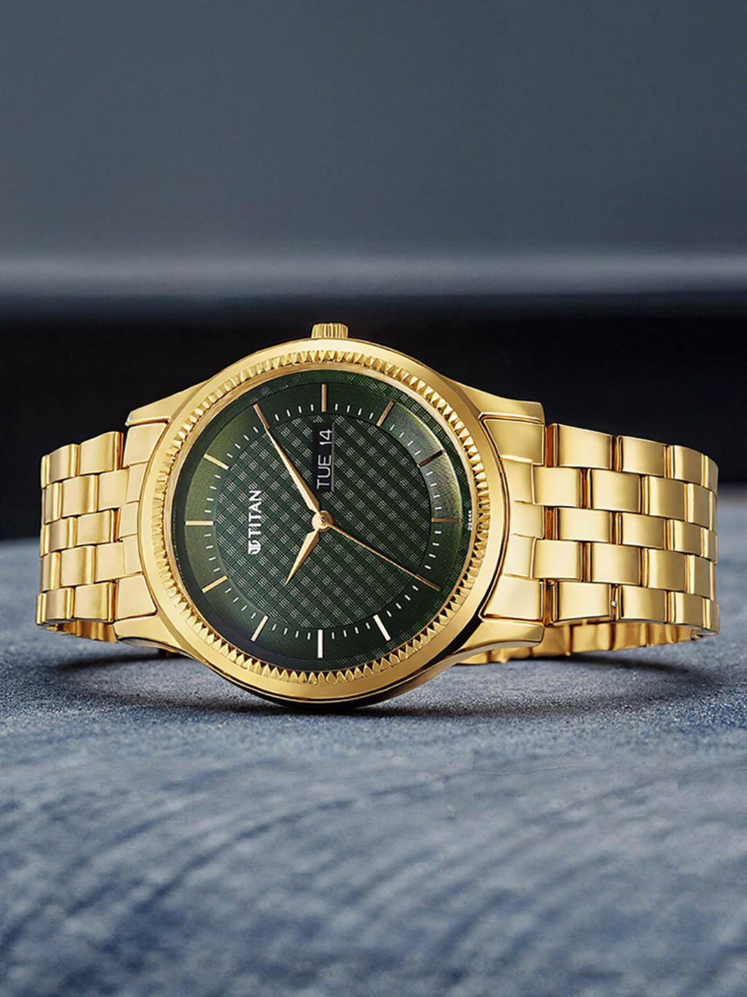 Titan Men Brass Dial & Stainless Steel Bracelet Style Straps Analogue Watch 1824YM02
