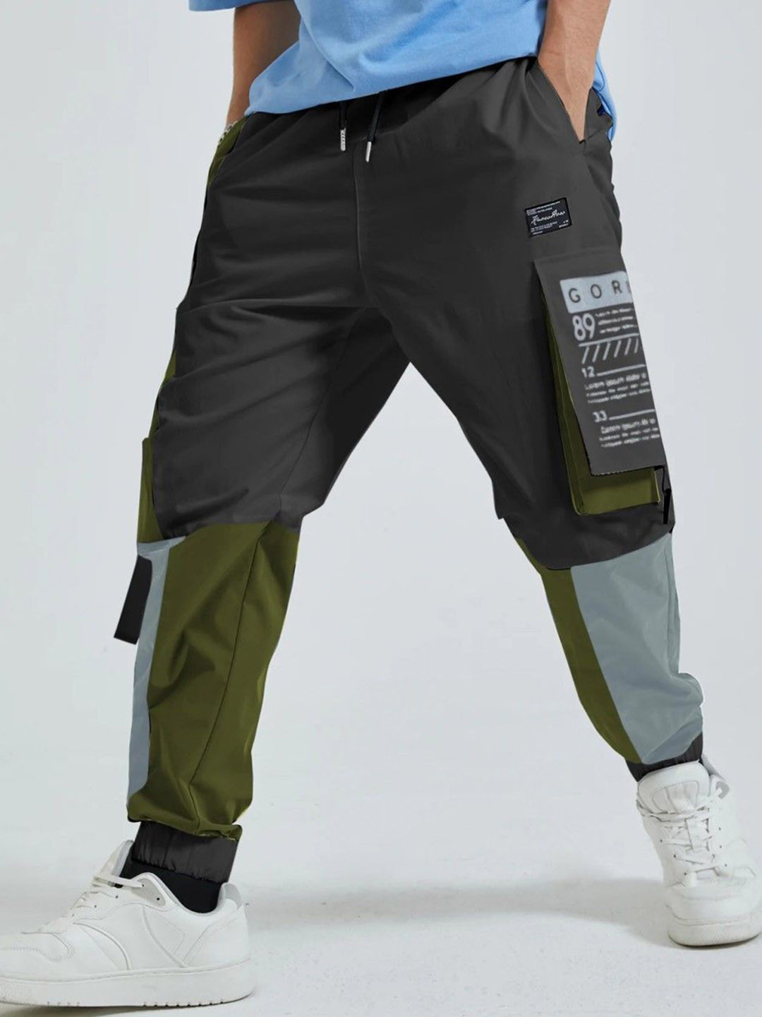 HVBK Men Colourblocked Mid Rise Joggers