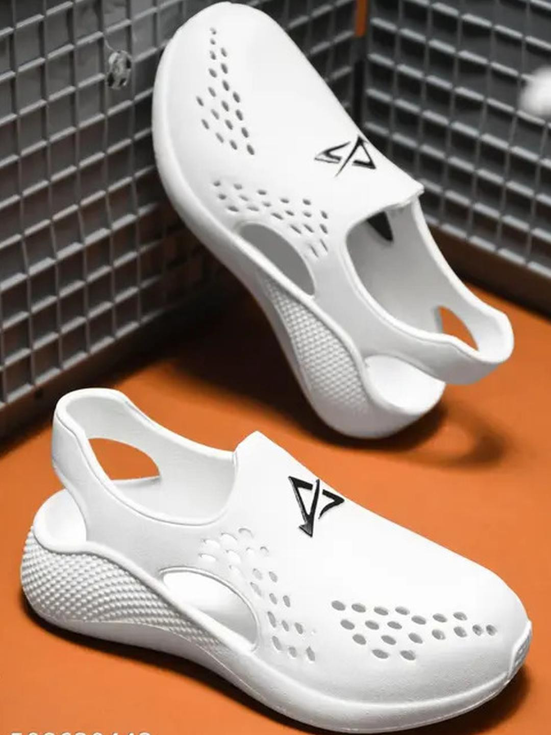 AMAEZO Kids Self Design Clogs