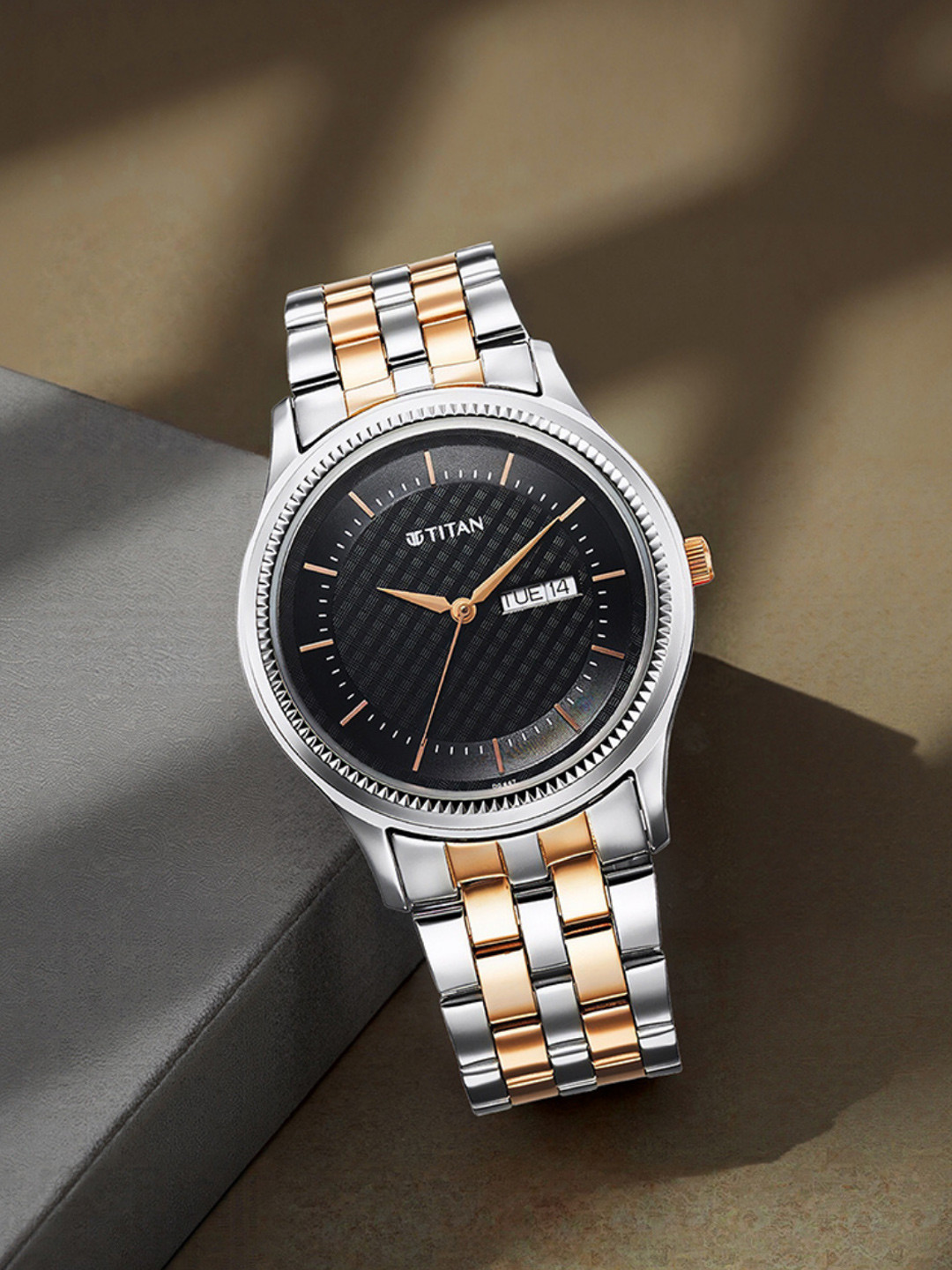 Titan Men Bracelet Style Straps Analogue Watch 1824KM02