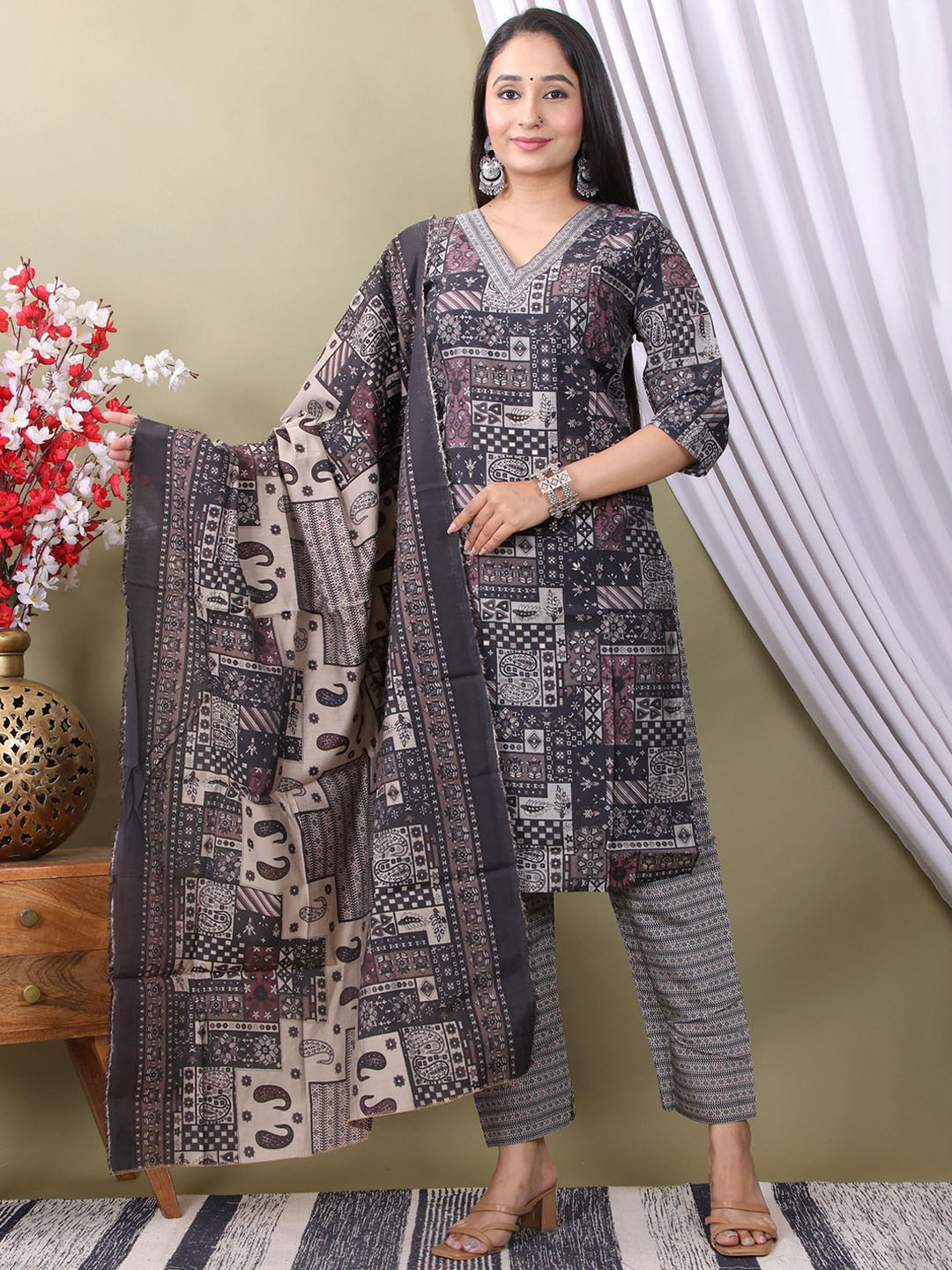 Parth S Fashion Women Ethnic Motifs Printed Kurta with Trouser & Dupatta