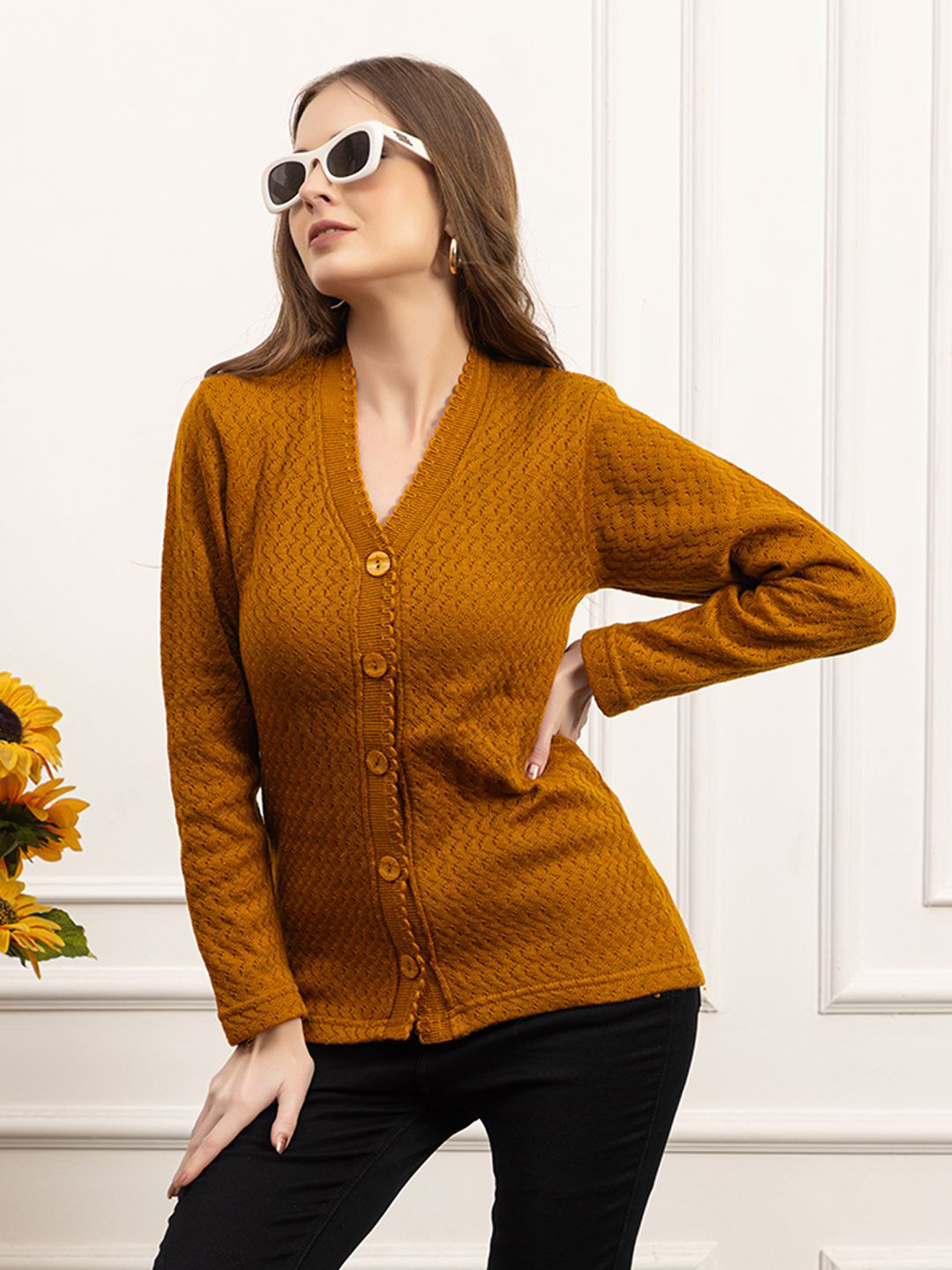 Dadu Dayal Women V-Neck Woollen Cardigan