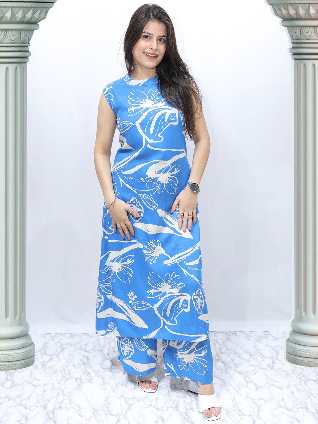 MYROR Women Printed Sleeveless Regular Kurta and Palazzos
